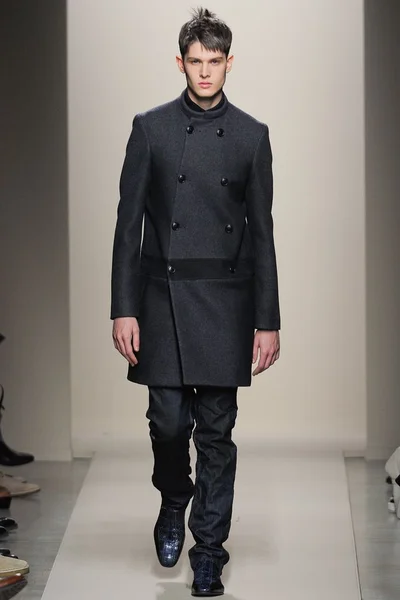 Look 16